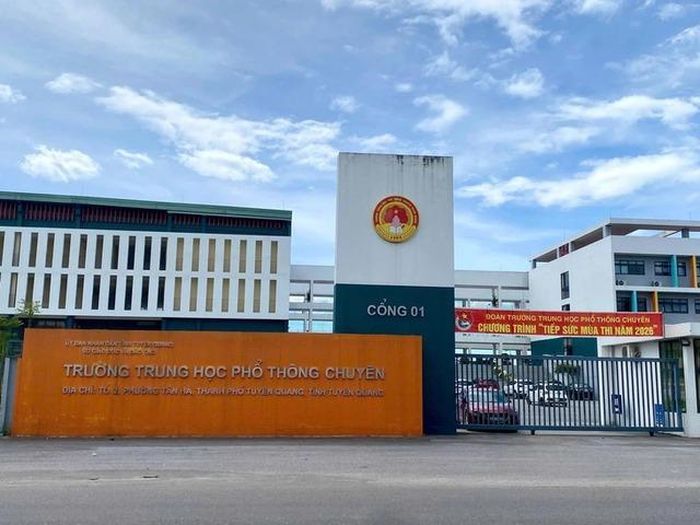 Trường THPT chuyên Tuyên Quang có số lượng điểm 10 môn toán cao bất thường.