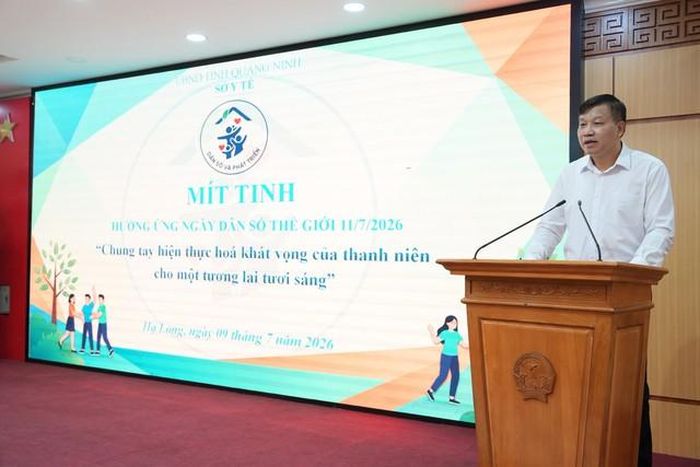 Ông Nguyễn Minh Tuấn, Phó Giám đốc Sở Y tế Quảng Ninh phát biểu tại hội nghị.