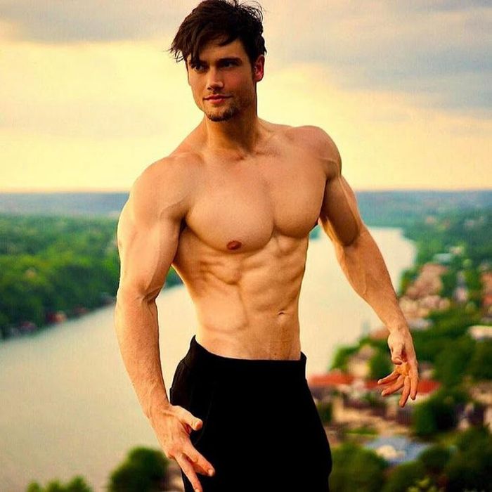 Connor Murphy bắt đầu trở nên nổi tiếng từ giữa những năm 2010 nhờ các nội dung chia sẻ về quá trình tập thể hình và xu hướng "looksmaxxing". Ảnh: Instagram