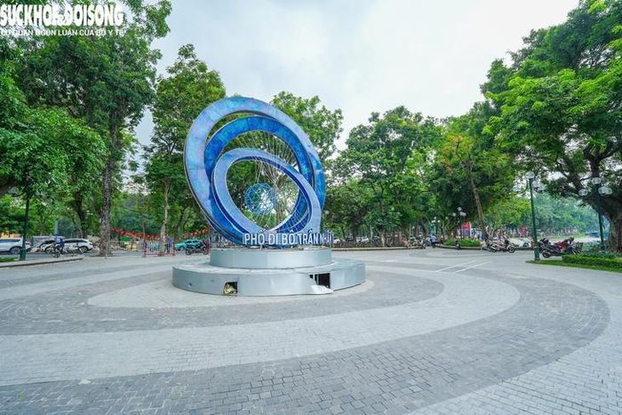 Trước đó, vào cuối năm 2022, không gian đi bộ khu vực phố Trần Nhân Tông và phụ cận chính thức được đưa vào hoạt động.