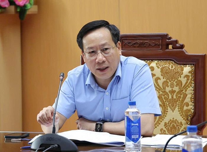 Thứ trưởng Bộ Y tế Lê Đức Luận phát biểu.
