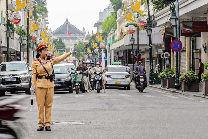 Hà Nội phân luồng, tạm cấm phương tiện trên nhiều tuyến đường phục vụ lễ kỷ niệm 80 năm Ngày truyền thống lực lượng An ninh nhân dân.