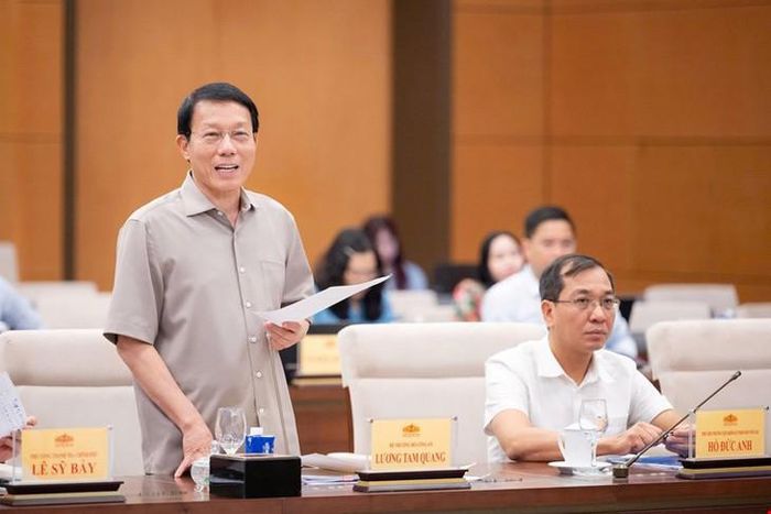 Đại tướng Lương Tam Quang, Bộ trưởng Bộ Công an báo cáo tại Phiên họp.