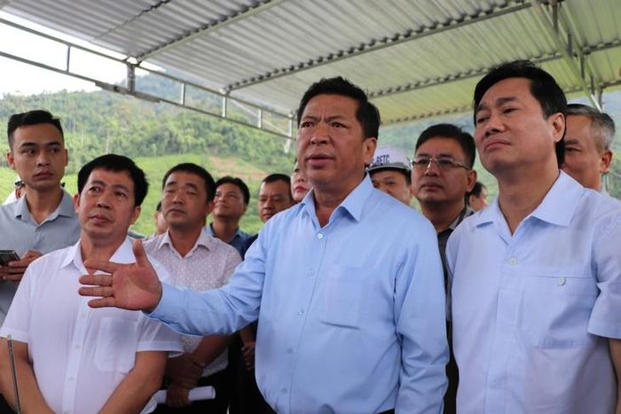 Bộ trưởng Bộ Xây dựng Trần Hồng Minh yêu cầu hoàn thành các hạng mục tuyến chính cao tốc La Sơn - Hòa Liên trước ngày 15/8. Ảnh: Đức Vân