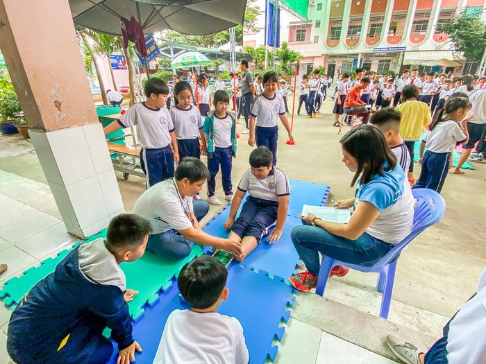 Các chương trình dinh dưỡng học đường cần được triển khai đồng bộ nhằm bảo đảm bữa ăn bán trú đạt tiêu chuẩn, đồng thời tạo điều kiện cho học sinh tham gia các hoạt động thể chất thường xuyên.