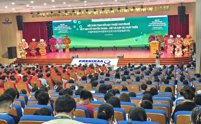 Gần 500 đại biểu bàn về xu hướng phát triển y học cổ truyền trong kỷ nguyên mới.