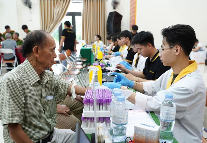 Ông Phan Hữu Sơn, Phó Chủ tịch UBND phường Phú Bài chia sẻ, công tác tìm kiếm, quy tập và xác định danh tính hài cốt liệt sĩ là nhiệm vụ chính trị đặc biệt quan trọng, thể hiện đạo lý "Uống nước nhớ nguồn" của dân tộc. Trong bối cảnh nhiều thân nhân liệt sĩ đã lớn tuổi, việc ứng dụng công nghệ ADN để xây dựng cơ sở dữ liệu phục vụ đối sánh, xác định danh tính hài cốt liệt sĩ mang ý nghĩa nhân văn sâu sắc, góp phần đáp ứng mong mỏi của các gia đình và toàn xã hội.