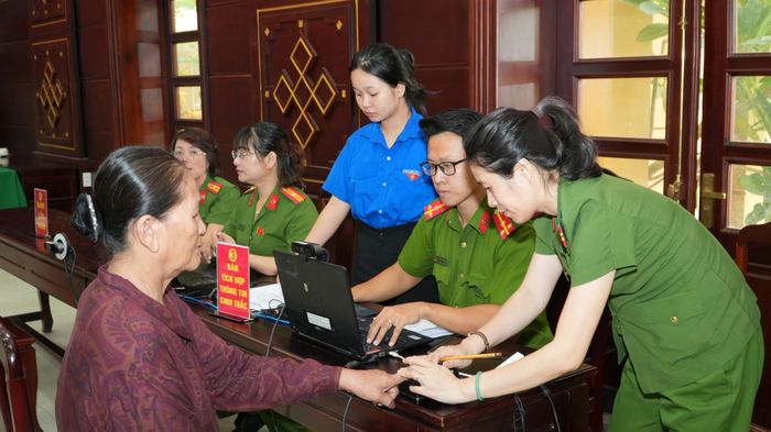 Trong đợt này, lực lượng chức năng thu nhận mẫu sinh phẩm ADN cho 219 thân nhân liệt sĩ, gồm xã Phú Lộc 10 trường hợp, xã Lộc An 60 trường hợp, xã Hưng Lộc 27 trường hợp, xã Vinh Lộc 68 trường hợp và xã Chân Mây - Lăng Cô 54 trường hợp.