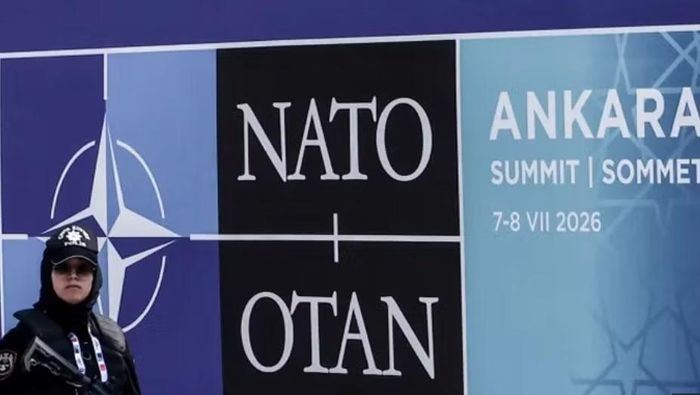 Không khí hòa dịu tiếp tục được duy trì trong bữa tiệc chiêu đãi do ông Erdogan tổ chức tối 7/7. Theo các quan chức Mỹ, nhiều lãnh đạo NATO đã dành những lời khen ngợi cho ông Trump và cuộc gặp diễn ra trong bầu không khí thân mật, không xảy ra bất kỳ cuộc tranh cãi nào.
