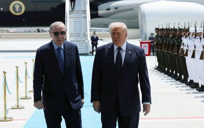 Khi chuyên cơ chở Tổng thống Mỹ Donald Trump hạ cánh xuống Ankara ngày 7/7 để tham dự hội nghị thượng đỉnh NATO, nhiều đồng minh của Washington không biết ông sẽ xuất hiện với thái độ hợp tác hay đối đầu.