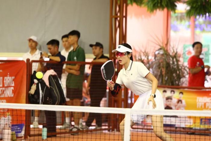 Đam mê và đầu tư cực khủng, Huyền My gia nhập bộ môn Pickleball từ rất sớm khi phong trào mới nở rộ tại Việt Nam. Nàng hậu từng chia sẻ có giai đoạn cô chơi liên tục tới 7 tiếng mỗi ngày trên sân tập