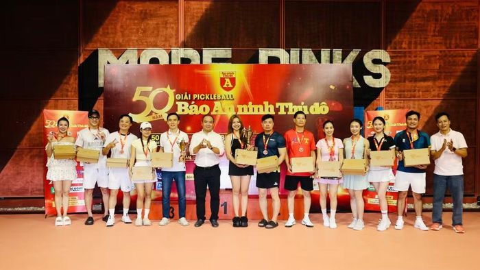 Đồng giải Ba là đội KOL 2 và đội KOL 4