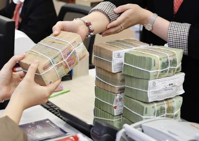 Lãi suất được điều chỉnh tăng khá mạnh thu hút tiền gửi từ người dân. Ảnh: M.P