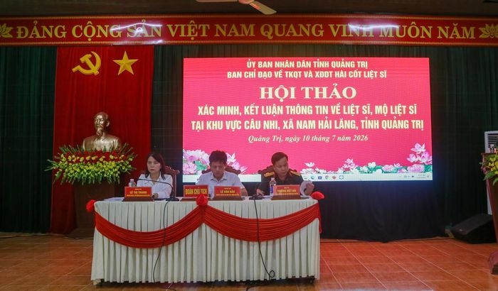 Đoàn Chủ tịch chủ trì hội thảo. Ảnh: Đỗ Văn.