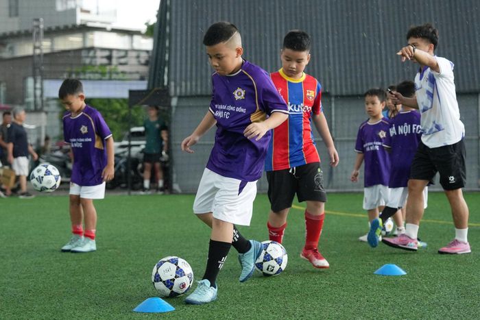  Đội bóng thủ đô vốn nổi tiếng với hệ thống đào tạo trẻ chất lượng bậc nhất Việt Nam, từng sản sinh những Nguyễn Quang Hải, Đoàn Văn Hậu, Đỗ Duy Mạnh... Ảnh: CLB Hà Nội. 