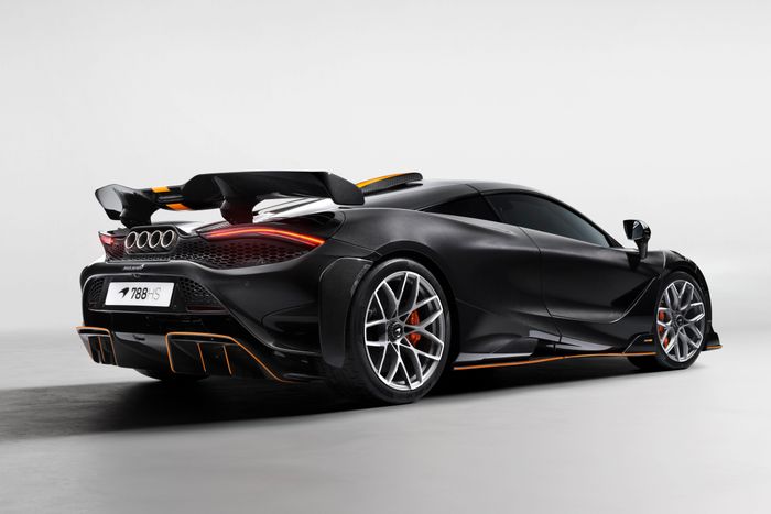  McLaren 788HS vẫn được trang bị động cơ V8 twin-turbo dung tích 4.0L M840T, tuy nhiên công suất đã được nâng lên mức 788 mã lực và mô-men xoắn cực đại 800 Nm. 