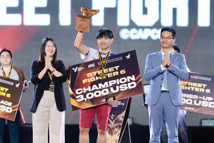 Game thủ Thái Lan Bell (Thái Lan) vô địch Street Fighter 6 tại giải đấu eSports quốc tế EGC. Ảnh: Ban tổ chức.