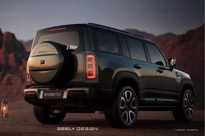  Khác với mẫu SUV đến từ Anh Quốc, xe sử dụng thiết kế khung gầm rời. Tuy nhiên, thương hiệu đến từ Trung Quốc cũng "vay mượn" nhiều yếu tố quen thuộc của Defender như tay nắm cửa truyền thống, cụm đèn hậu 3 khoang, cửa hành lý mở ngang... 