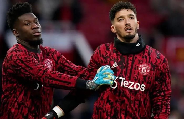 Onana (trái) và Bayindir lần lượt rời MU.