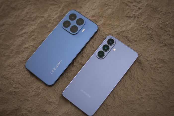 Thiết bị của Samsung có lợi thế thương hiệu, định vị flagship.