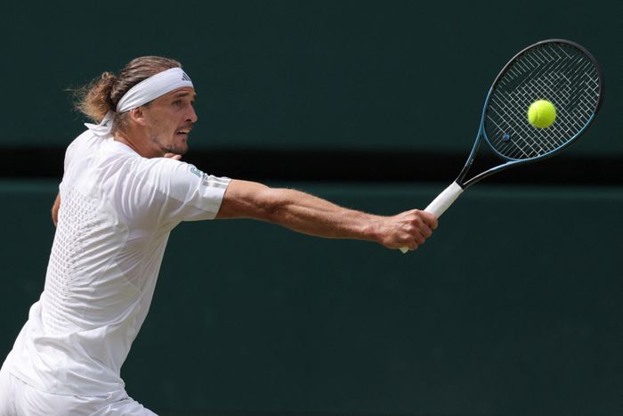 Zverev thắng áp đảo Pery, giành tấm vé vào chung kết Wimbledon.