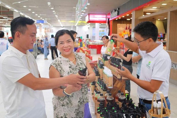 Chương trình trưng bày, giới thiệu và tiêu thụ sản phẩm OCOP tại Co.opmart Quảng Ngãi diễn ra từ ngày 10 đến 12.7