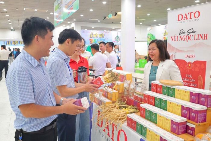 Không gian trưng bày sản phẩm OCOP tại Siêu thị Co.opmart Quảng Ngãi, kết nối đặc sản địa phương với người tiêu dùng