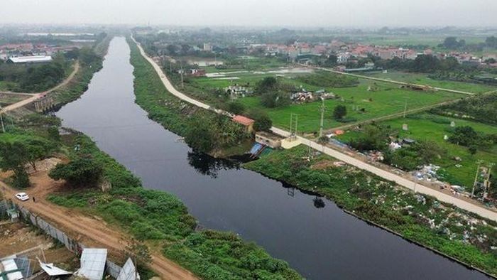 Sông Nhuệ đoạn qua địa bàn Hà Nội dài khoảng 61,5km