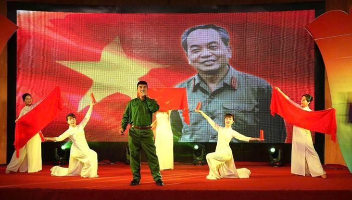 Tiết mục văn nghệ tại lễ khai mạc triển lãm trưng bày