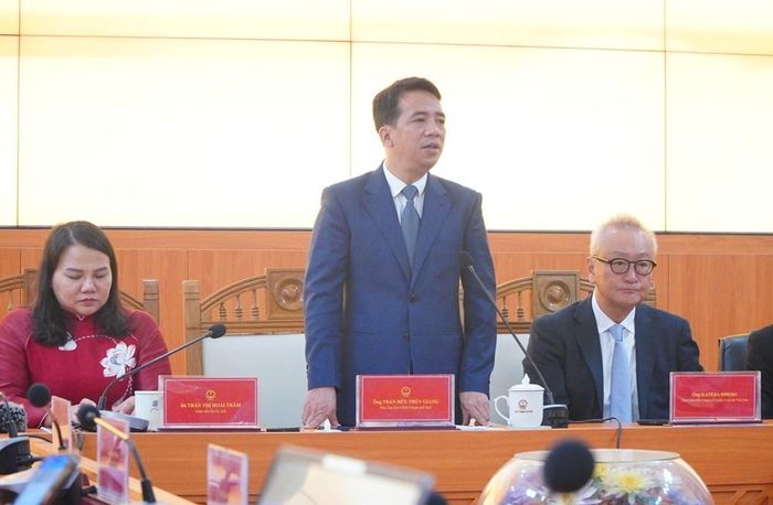 Ông Trần Hữu Thùy Giang - Phó Chủ tịch UBND TP. Huế chủ trì buổi họp báo. Ảnh: S.Thùy