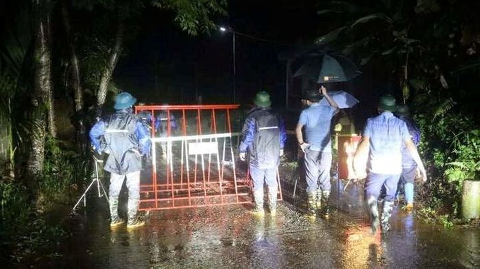 Xuyên đêm tìm bé trai bị mất tích