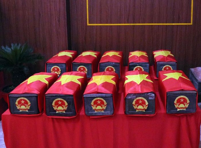 Các hài cốt liệt sĩ sau khi quy tập được đưa về quàn tại Nhà tưởng niệm trong khuôn viên Công viên Lê Thị Riêng. Ảnh: Xuân Khu-TTXVN