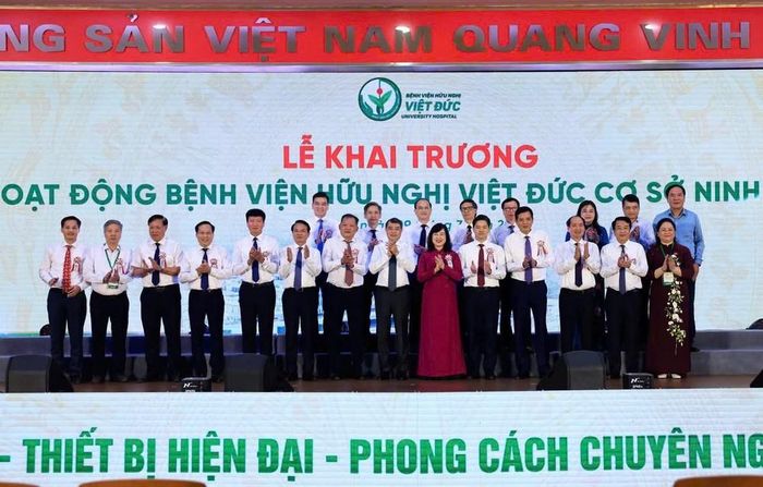Bệnh viện Hữu nghị Việt Đức cơ sở Ninh Bình chính thức đi vào hoạt động, góp phần giảm tải cho tuyến Trung ương và nâng cao chất lượng khám, chữa bệnh tại địa phương. Ảnh: BVCC