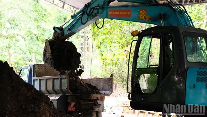 Khối lượng đất đào lên khoảng 50m3.
