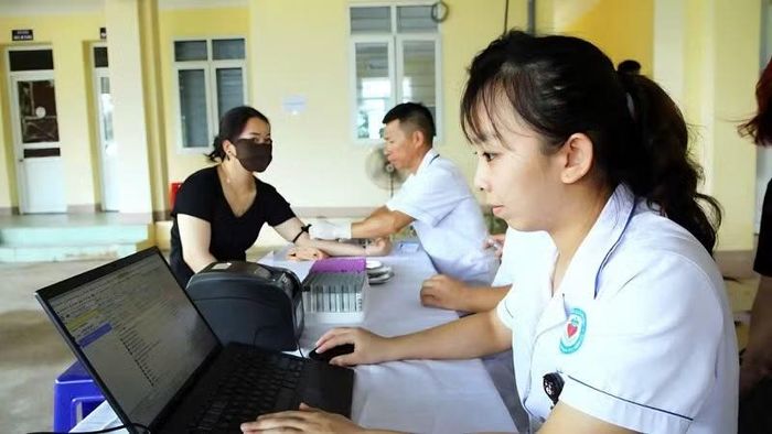 Ứng dụng công nghệ số trong việc trả kết quả xét nghiệm máu giúp người dân dễ dàng tiếp cận thông tin, và nâng cao hiệu quả quản lý hồ sơ sức khỏe điện tử.