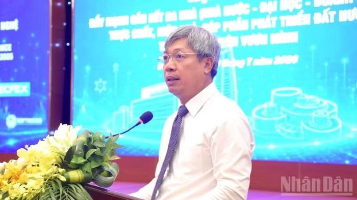 Phó Chủ tịch Ủy ban nhân dân thành phố Đà Nẵng Hồ Quang Bửu phát biểu khai mạc hội thảo.