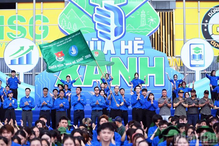 Được biết, Đoàn Thanh niên, Hội Sinh viên thành phố Hà Nội còn triển khai mô hình “Mỗi trường học là một dự án cộng đồng” tại các cơ sở Đoàn, Hội trên địa bàn. Mô hình được triển khai đồng bộ, gắn với đặc thù, thế mạnh của từng trường, phát huy vai trò xung kích, sáng tạo của đoàn viên, thanh niên và sinh viên trong việc tham gia giải quyết các vấn đề của cộng đồng.
