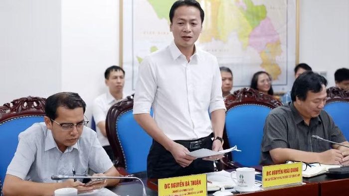 Đại diện đơn vị thi công phát biểu ý kiến về những khó khăn vướng mắc trong quá trình triển khai dự án.