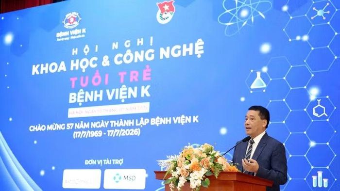 Giáo sư, Tiến sĩ Lê Văn Quảng phát biểu tại hội nghị