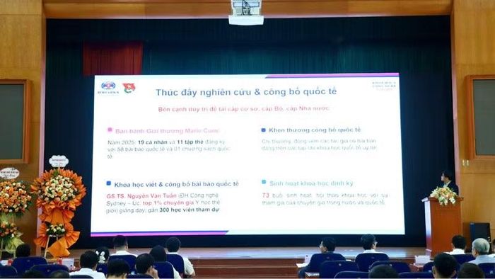 Các tác giả báo cáo công trình nghiên cứu tại hội nghị.