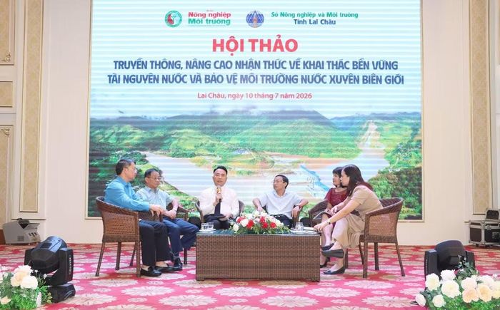 Đại biểu tọa đàm tại hội thảo.