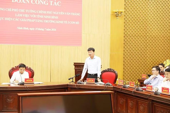 Đồng chí Bí thư Tỉnh ủy Ninh Bình phát biểu ý kiến tại buổi làm việc.