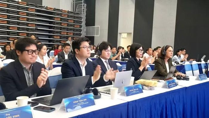 Các đại biểu tham dự hội thảo.