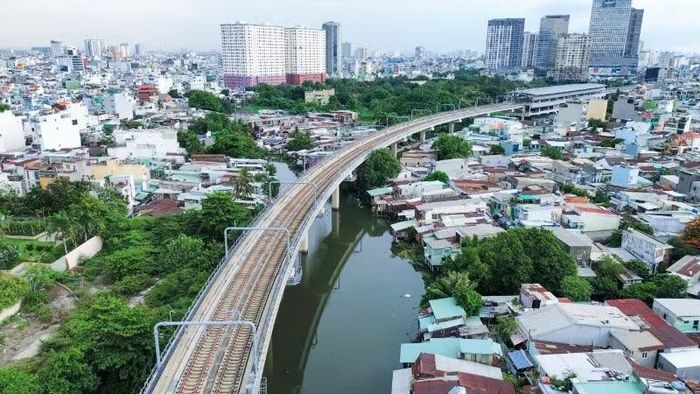Rạch Văn Thánh dài 2,24km, trong đó tuyến rạch chính dài 1.965m (từ đường Võ Oanh đến kênh Nhiêu Lộc-Thị Nghè) và tuyến rạch nhánh dài 275m, sẽ được cải tạo và chỉnh trang nhằm cải thiện bộ mặt đô thị khu vực trung tâm thành phố. (Ảnh: THẾ ANH)