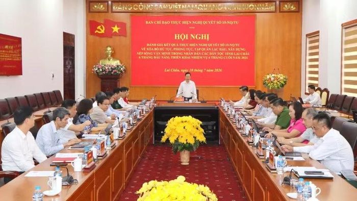Các thành viên Ban Chỉ đạo họp bàn về kết quả triển khai thực hiện Nghị quyết số 15 ngày 22/12/2023 của Ban Chấp hành Đảng bộ tỉnh Lai Châu.