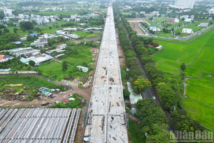  Sau hơn một năm triển khai, tuyến đường kết nối điểm cuối cao tốc Biên Hòa-Vũng Tàu với đô thị biển Thành phố Hồ Chí Minh đang dần hình thành. 