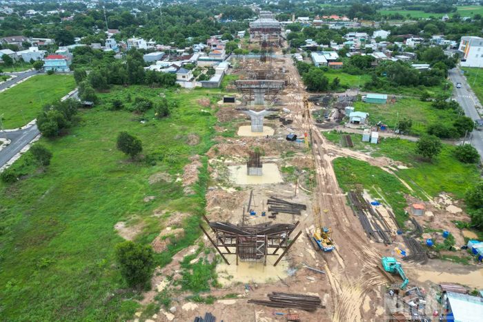 Trên tuyến, cầu Cây Khế bắc qua nhánh sông đổ ra Cửa Lấp đang được thi công các trụ cầu phía phường Phước Thắng. Bên cạnh đó, cầu Cỏ May 3 cũng sẽ được xây dựng với thiết kế vòm thép cách điệu, tạo điểm nhấn kiến trúc cho tuyến đường.