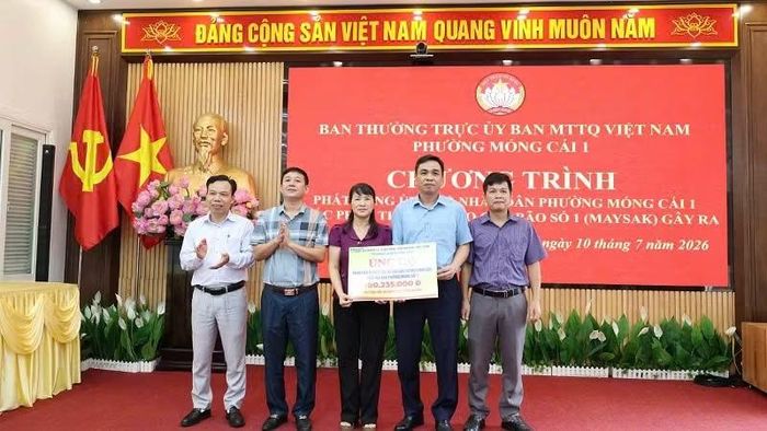 Ủy ban Mặt trận Tổ quốc Việt Nam phường Móng Cái 1 tiếp nhận sự ủng hộ của các tập thể, cá nhân.