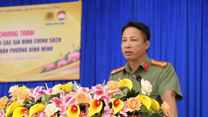 Thượng tá Huỳnh Thanh Hậu, Ủy viên Ban Chấp hành Đảng bộ, Phó Trưởng Phòng 7-Cục Ngoại tuyến phát biểu.