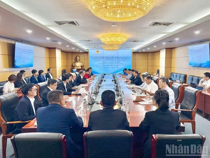 Toàn cảnh buổi làm việc.